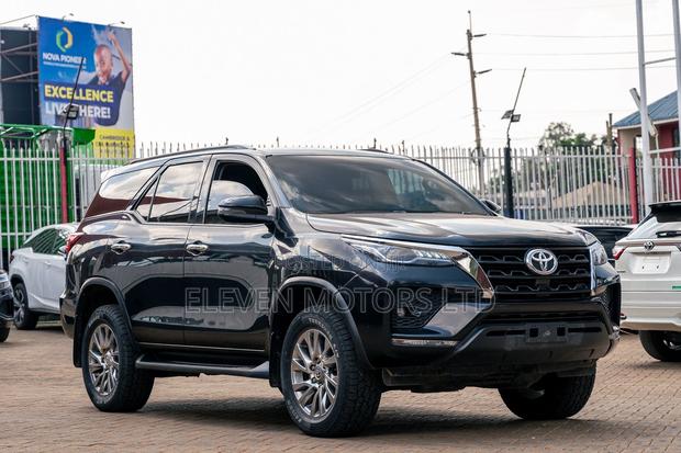 Toyota Fortuner 2021 Black