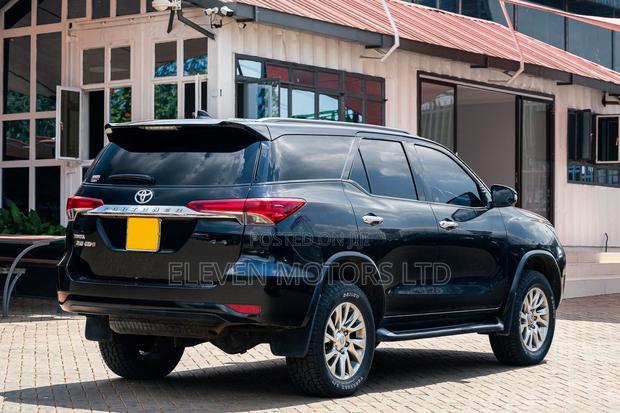 Toyota Fortuner 2021 Black