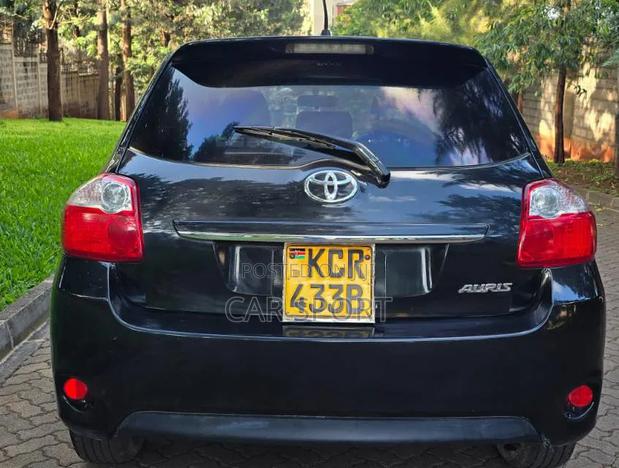 Toyota Auris 2011 Black
