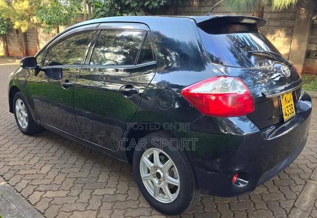 Toyota Auris 2011 Black