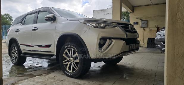 Toyota Fortuner 2019 White