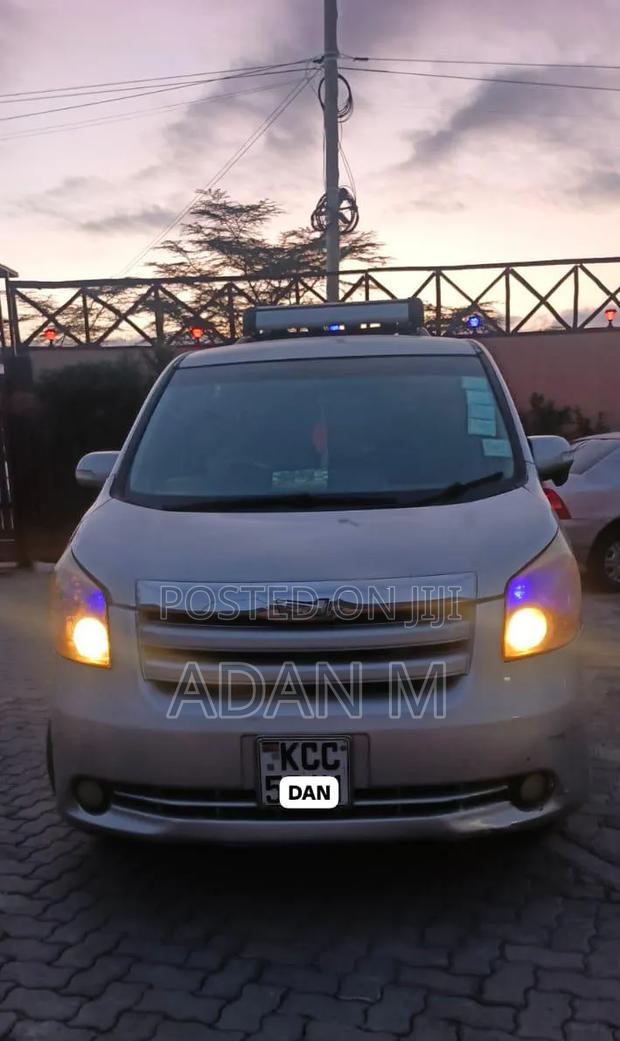 Toyota Noah 2008 Silver