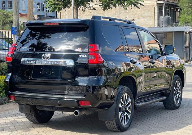 Toyota Land Cruiser Prado 2.7 2022 Black