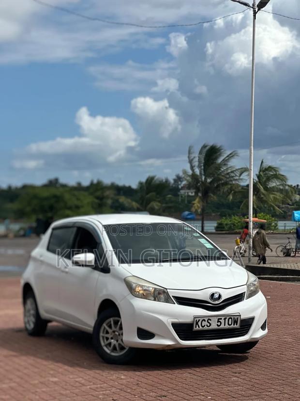 Toyota Vitz 2013 White