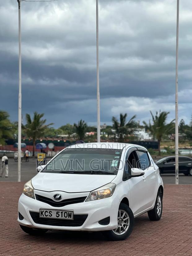 Toyota Vitz 2013 White
