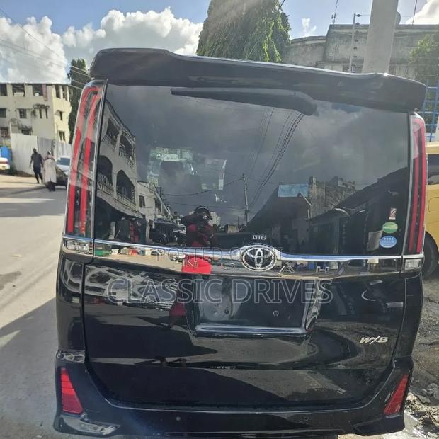 Toyota Noah 2019 Black