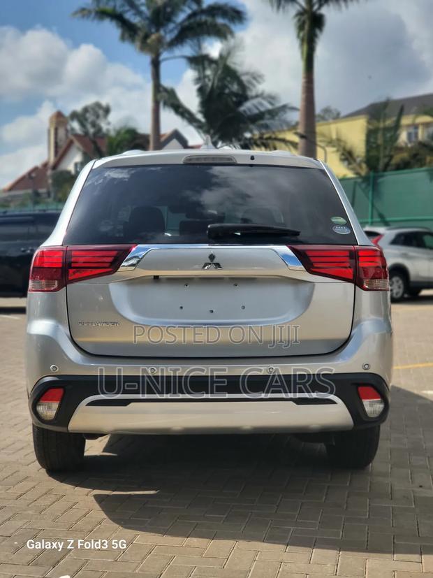 Mitsubishi Outlander 2020 Silver