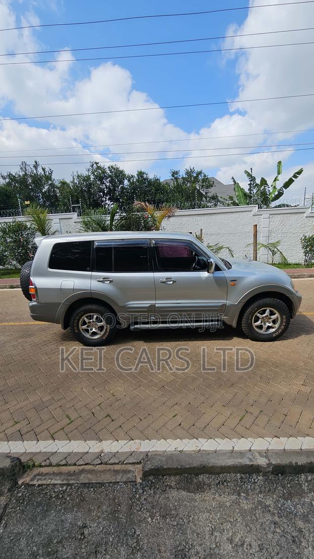 Mitsubishi Pajero 2002 Silver