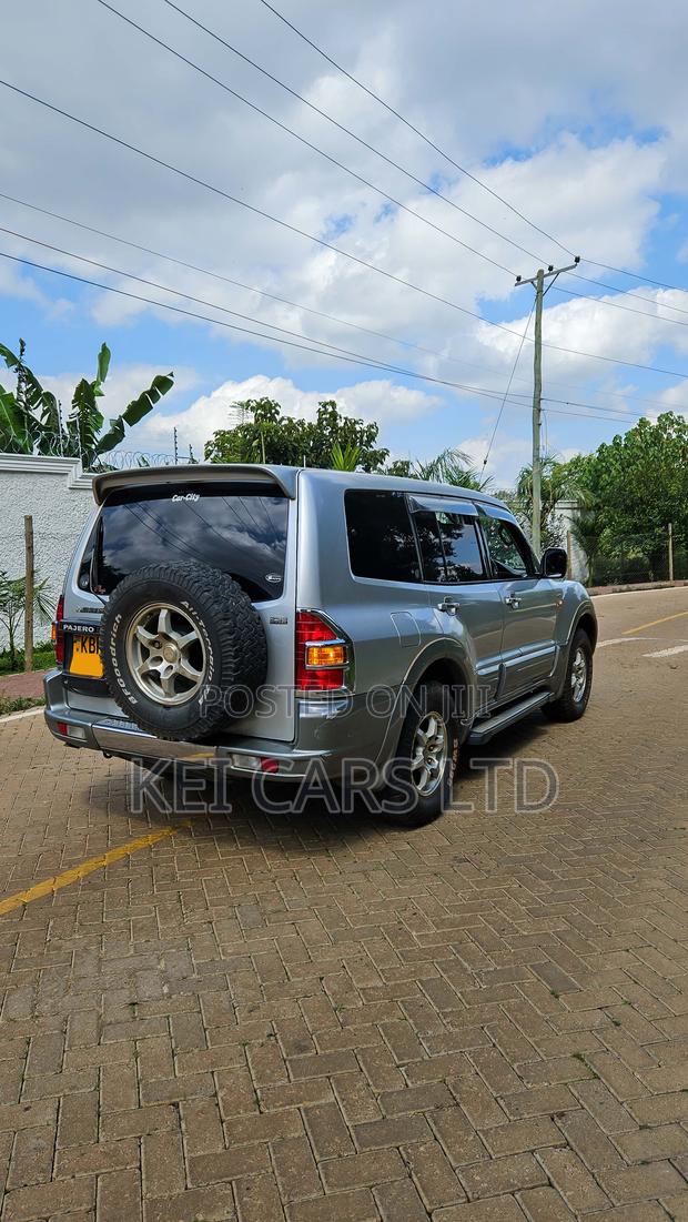 Mitsubishi Pajero 2002 Silver