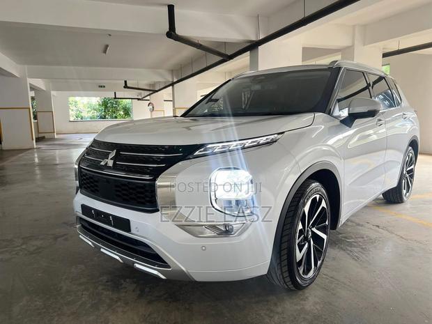 Mitsubishi Outlander ES 2023 White