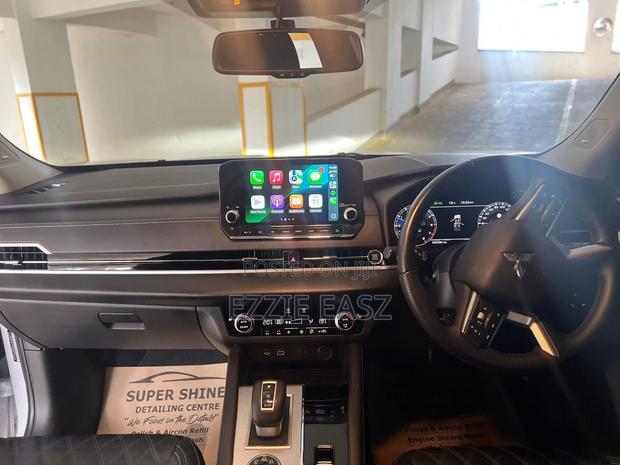 Mitsubishi Outlander ES 2023 White