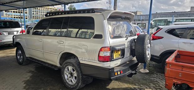 Toyota Land Cruiser 2003 White