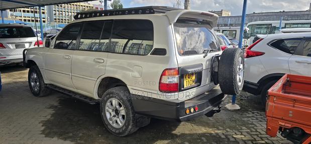 Toyota Land Cruiser 2003 White