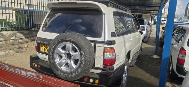 Toyota Land Cruiser 2003 White