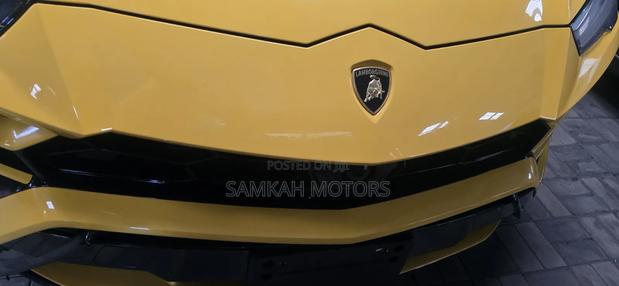Lamborghini Urus 2024 Yellow
