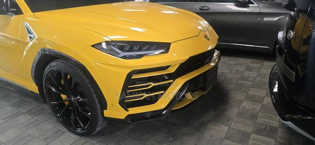 Lamborghini Urus 2024 Yellow