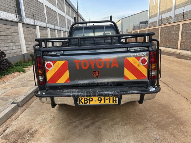 Toyota Hilux 2.5 D-4D SRX 2011
