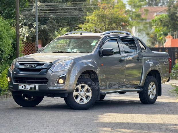 Isuzu D-MAX 2023 Gray