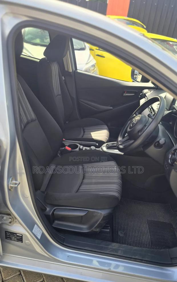 Mazda 2 2020 Silver