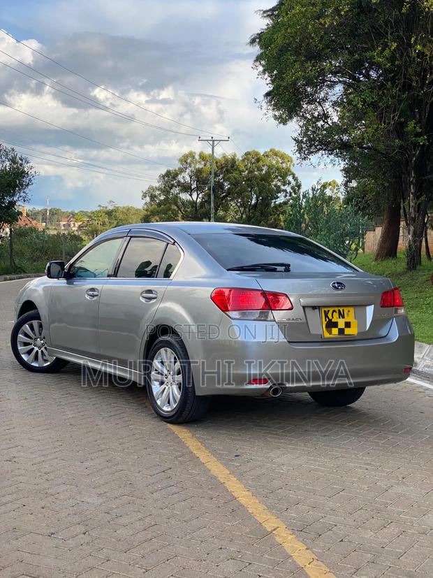 Subaru Legacy 2.5i Limited 2010 Silver