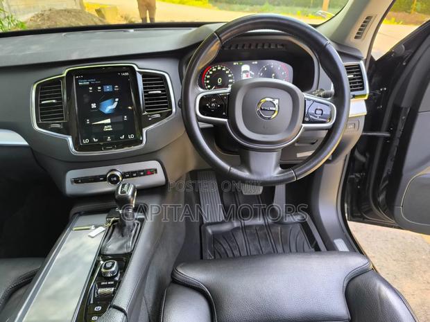 Volvo XC90 T5 Momentum AWD 2018 Black