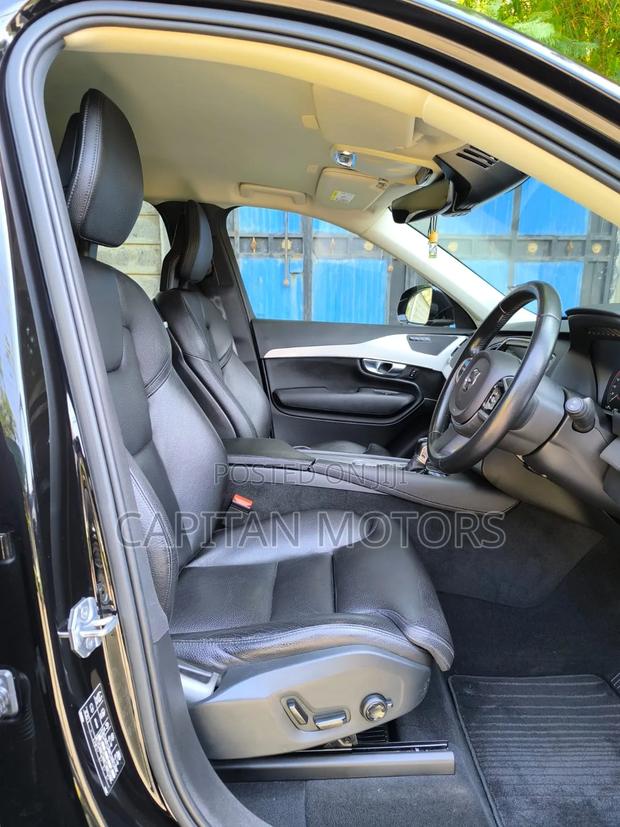 Volvo XC90 T5 Momentum AWD 2018 Black