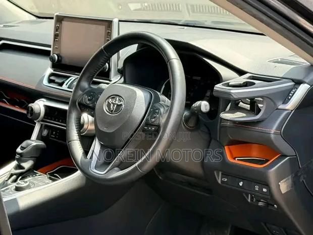 Toyota RAV4 Adventure AWD 2020 Green