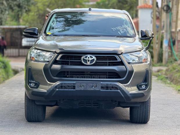 Toyota Hilux 2023 Green