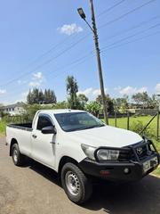 Toyota Hilux SR 4x4 2019 White for sale