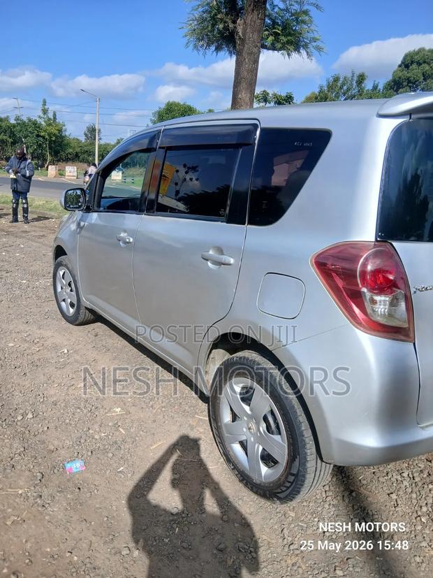 Toyota Ractis 2009 Silver