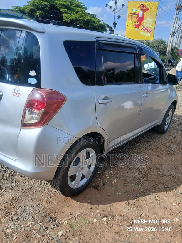 Toyota Ractis 2009 Silver