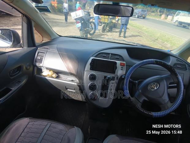 Toyota Ractis 2009 Silver