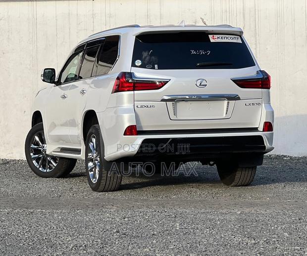 Lexus LX 570 AWD 2020 White
