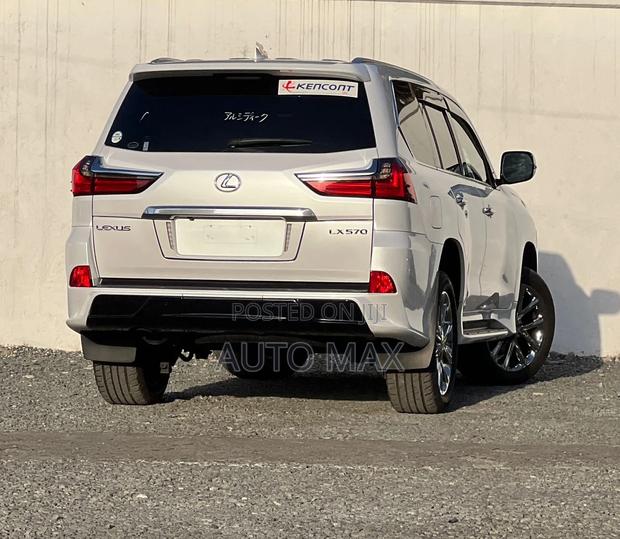 Lexus LX 570 AWD 2020 White