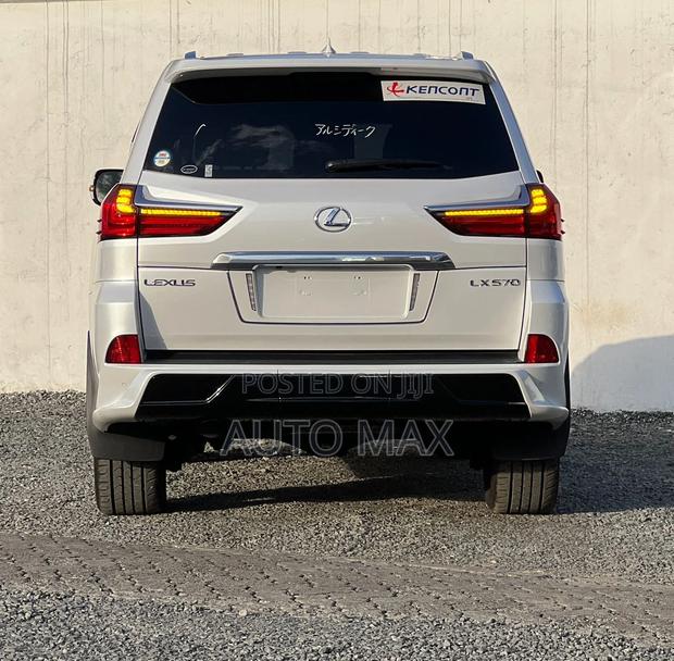 Lexus LX 570 AWD 2020 White