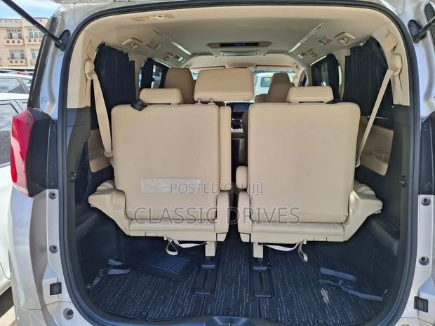 Toyota Alphard 2019 Gold