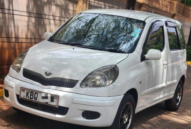Toyota Fun Cargo 2006 White