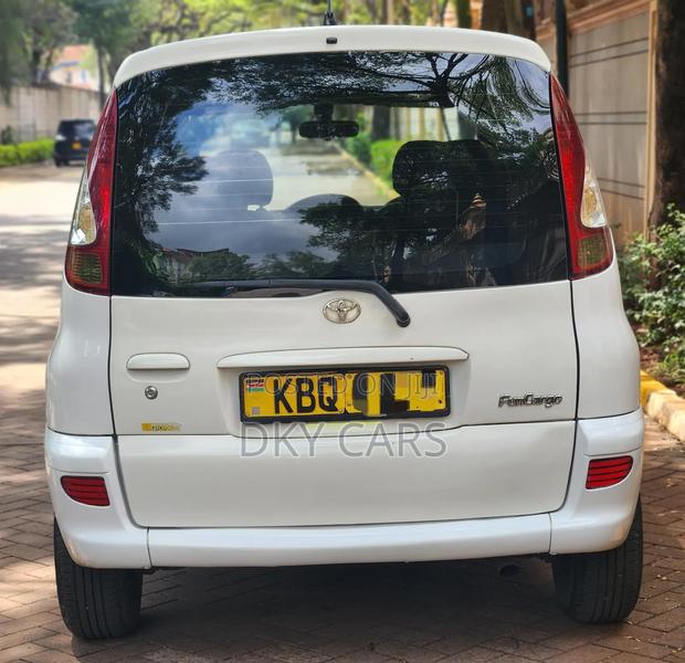Toyota Fun Cargo 2006 White