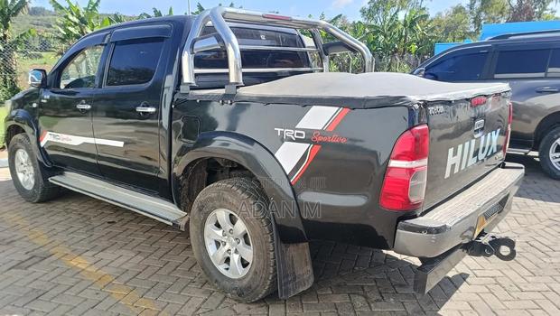 Toyota Hilux 2010 Black