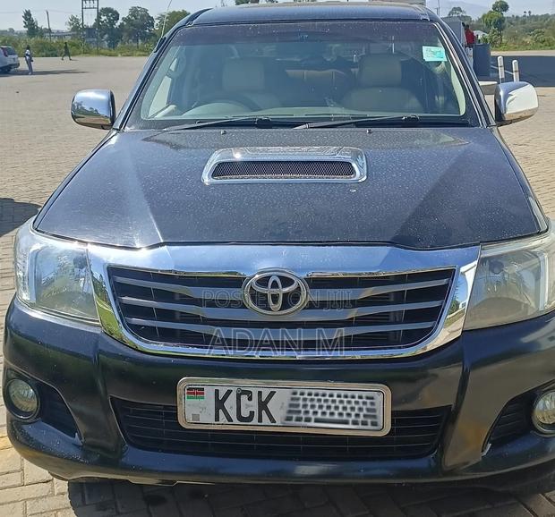 Toyota Hilux 2010 Black