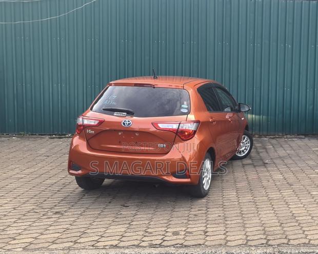 Toyota Vitz 1.5 FWD Hybrid 5dr 2017 Orange