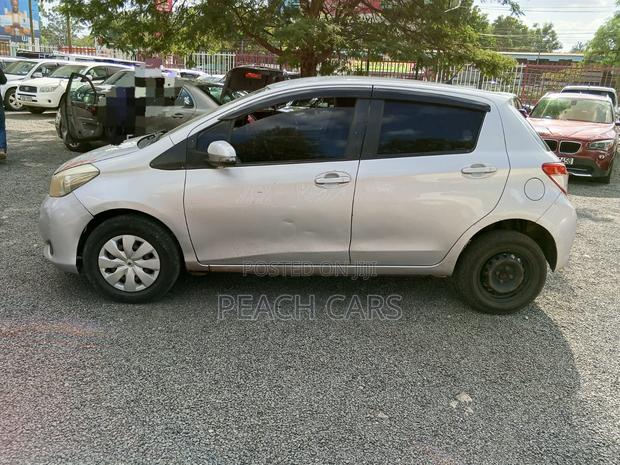 Toyota Vitz 2013 Silver