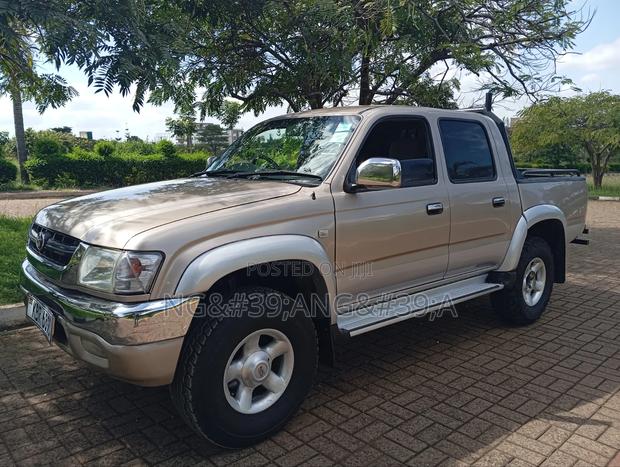 Toyota Hilux 2004 Beige