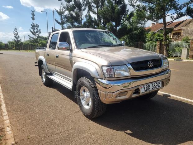Toyota Hilux 2.5 Cab 2005 Gold