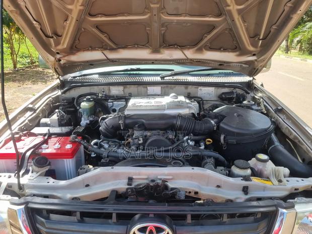Toyota Hilux 2.5 Cab 2005 Gold