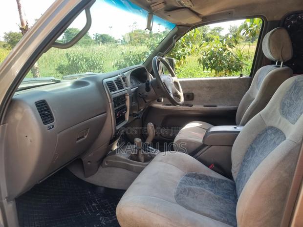 Toyota Hilux 2.5 Cab 2005 Gold