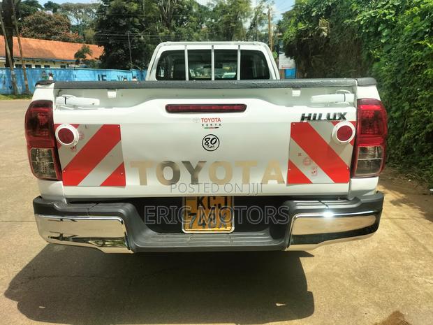 Toyota Hilux 2016 White