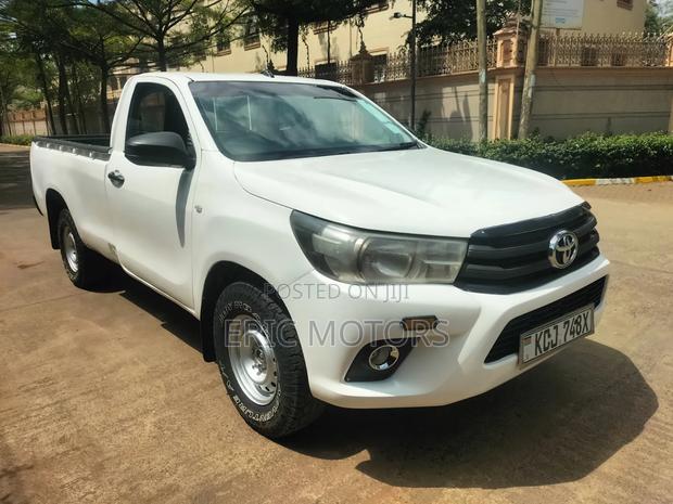 Toyota Hilux 2016 White