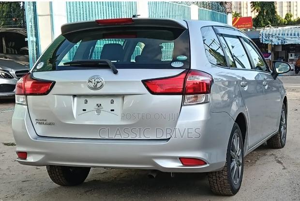 Toyota Corolla Fielder 2019 Silver