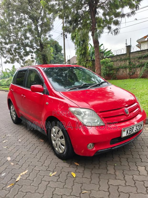 Toyota IST 2005 Red